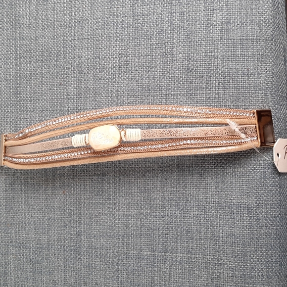 Cream Leather Gold Accent  Gem Stone Rhinestone Magnetic Closure Br… - Picture 5 of 6